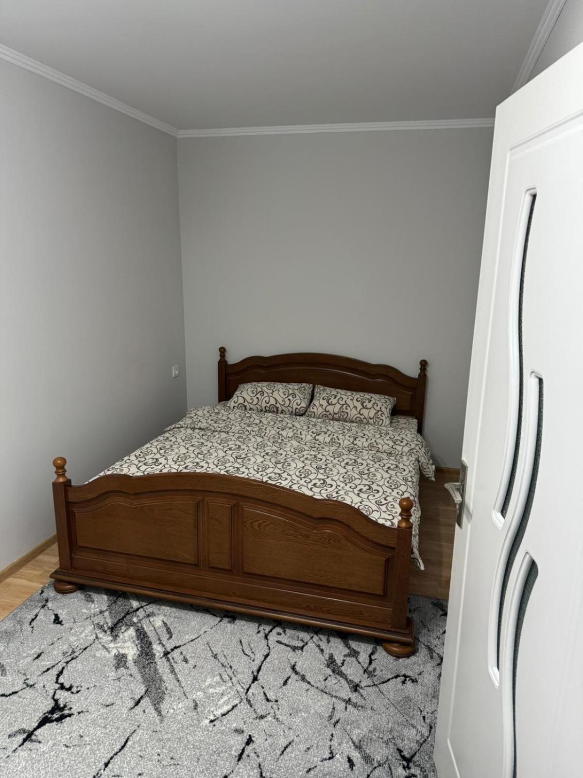 Apartament Str Grenoble Кишинів Екстер'єр фото